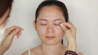 Asian Hooded Eyelids Makeup - Cut a thin layer of double eyelid tape and stick on to make her double eyelid look more obvious.