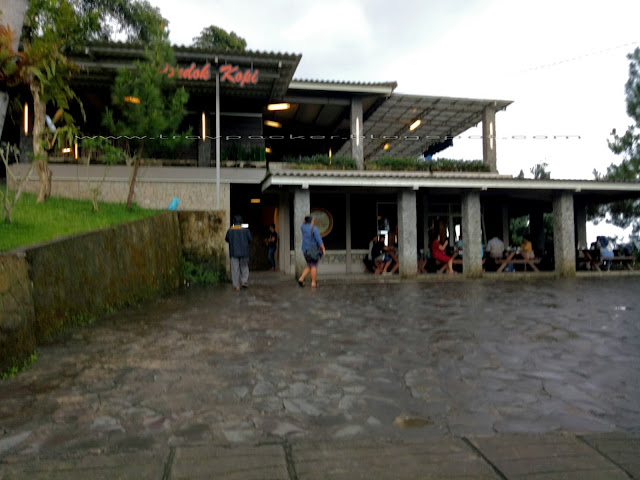 Menikmati suasana pondok kopi umbul sidomukti, bandungan kota semarang jawa tengah