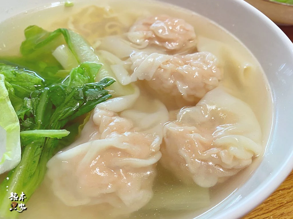 盤中飧飯麵館｜學成路餐廳~鮮蝦雲吞大顆好吃還有孩子愛吃的排骨飯