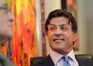 Sylvester Stallone em Exposição de suas Pinturas na Suiça