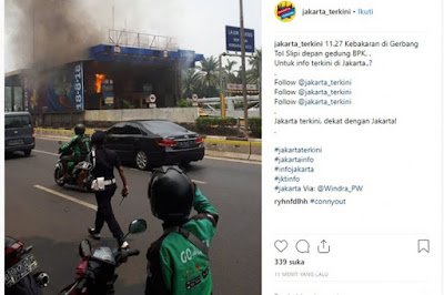 Gerbang tol Pejompongan kebakaran