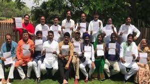 बेंगलुरु के रिजॉर्ट में मौजूद विधायक के लिए इमेज नतीजे