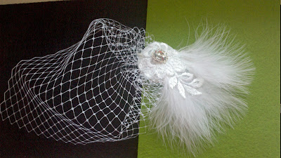ozdoba ślubna na włosy PoliAtelier Iwona Politowska pióra kryształki woalka białe