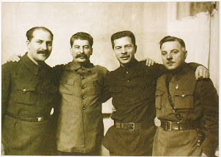 Lazar Kaganovich, José Stalin, Pavel Postyshev, y Kliment Voroshilov (de izq. a der.), 1934