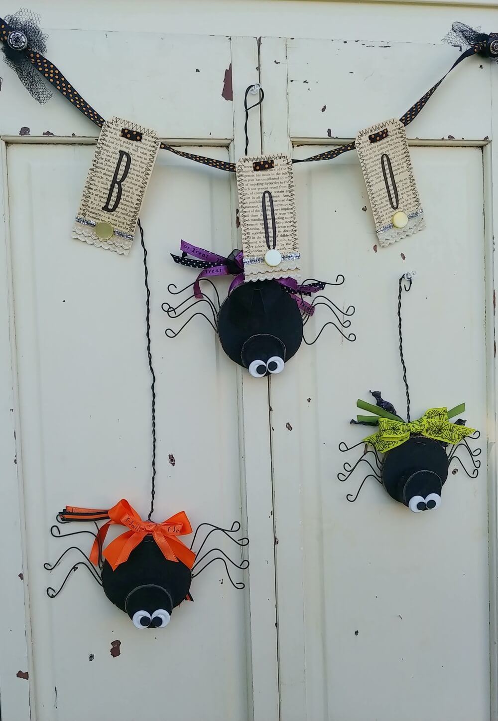 Cute DIY Halloween Spiders