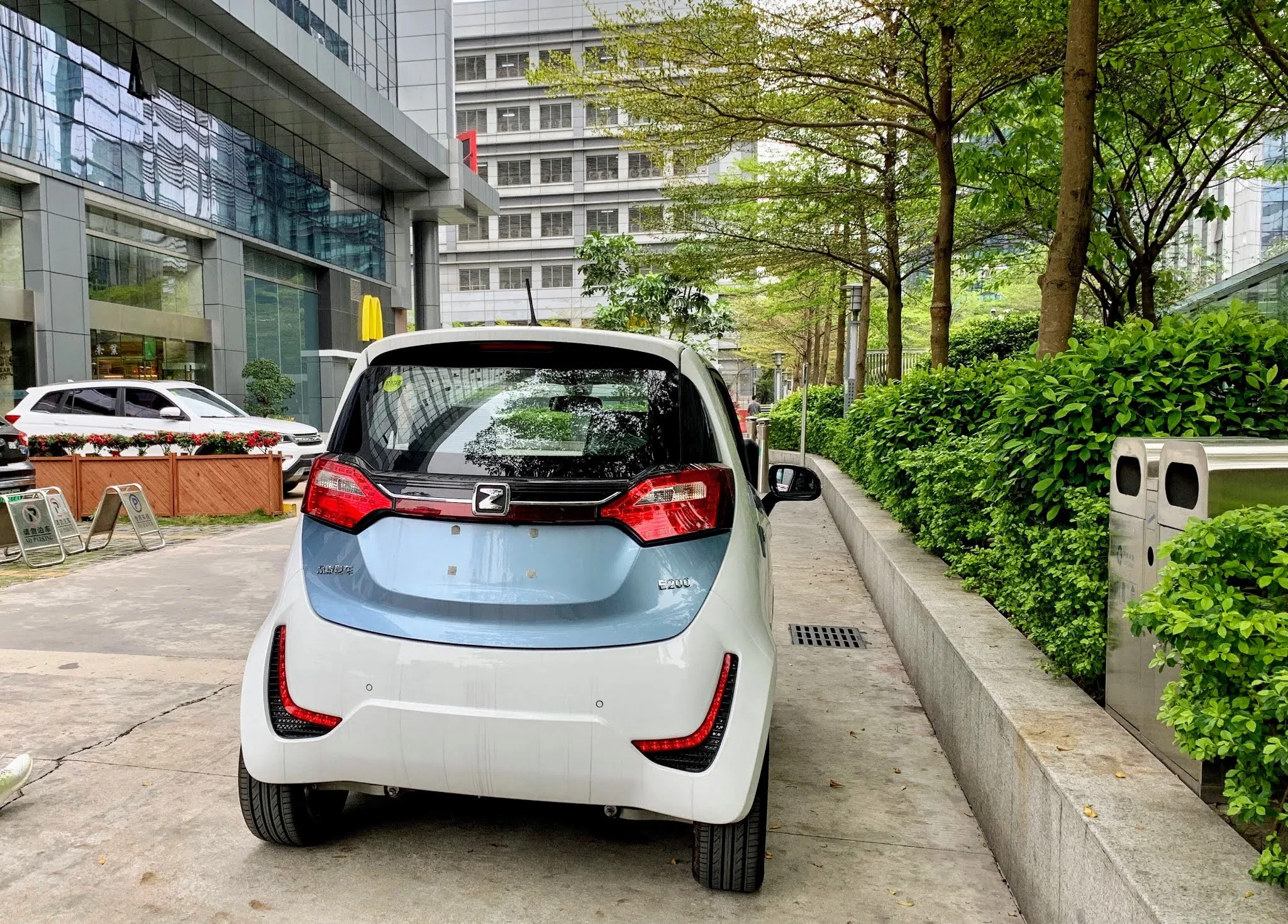 zotye e200 EV back