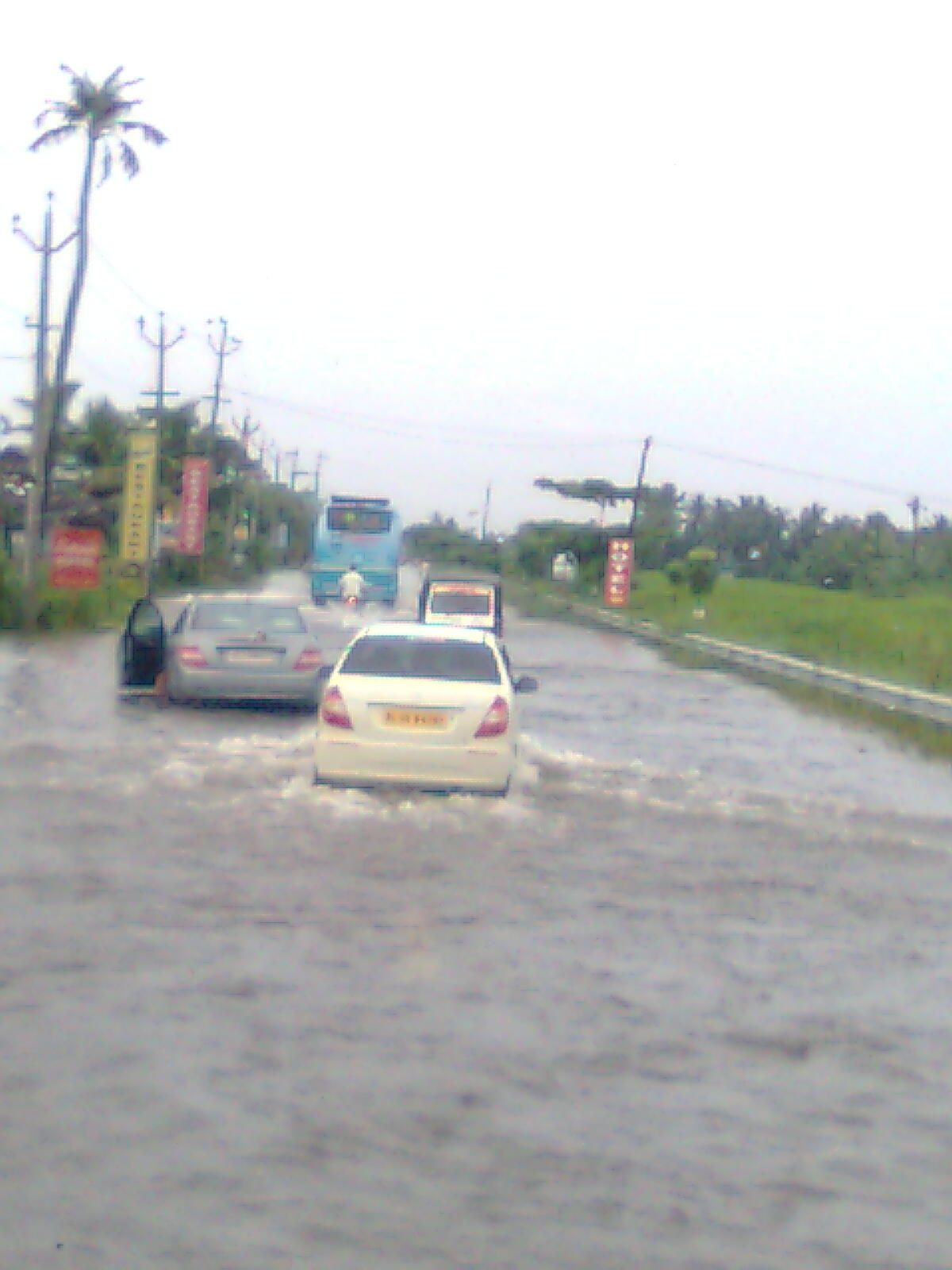 HOT CLICKS RAIN PHOTOS FROM KERALA COLOUR 03