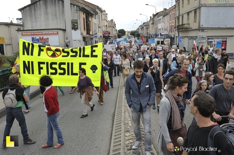 ni fossile ni fissile banderole manifestation contre les gaz de schiste à montélimar photo blachier pascal