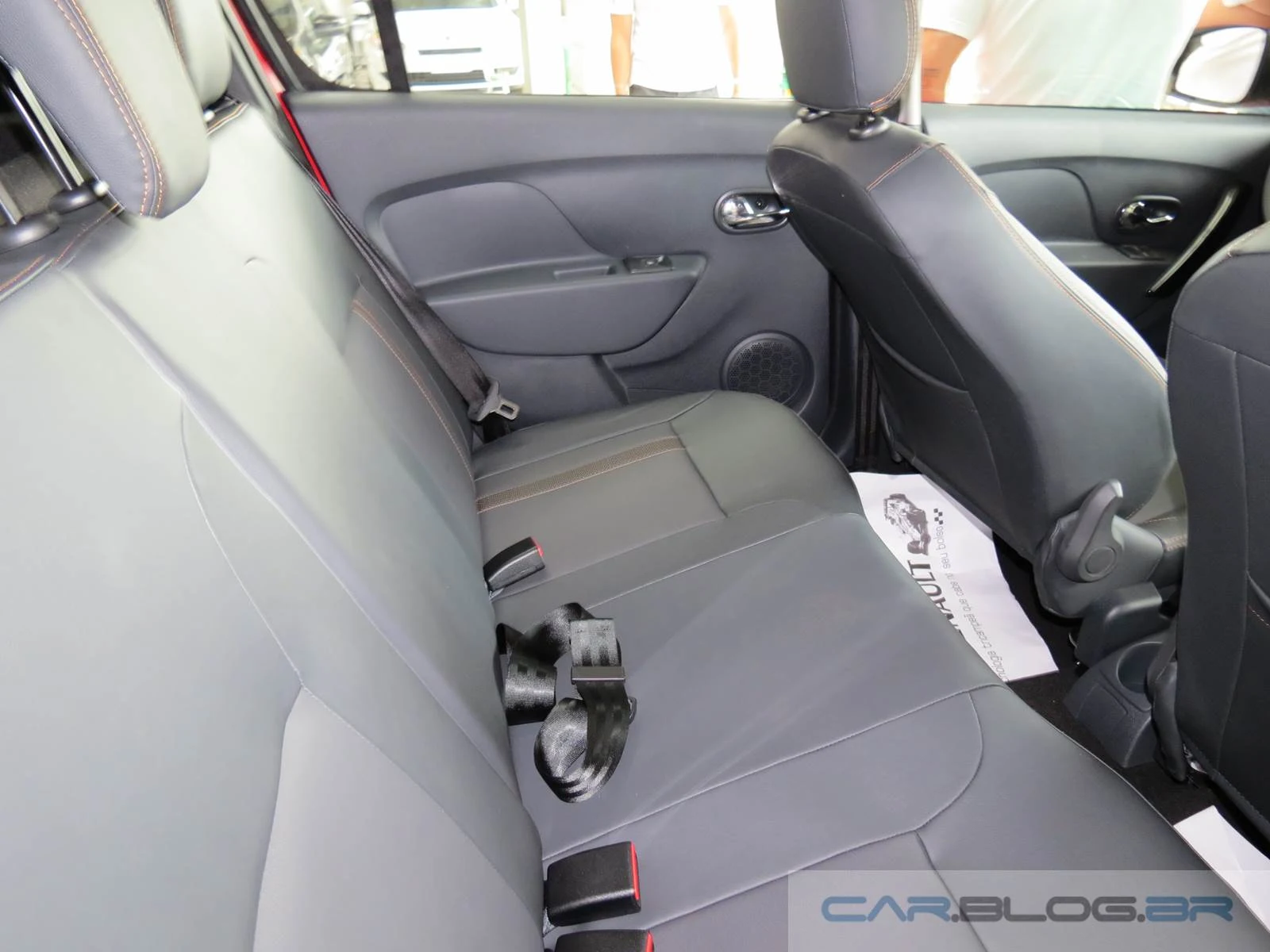 Renault Sandero Stepway 2015 - interior - espaço traseiro