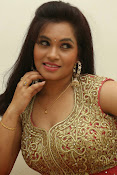 Revathi Chowdary sizzling Photos-thumbnail-34