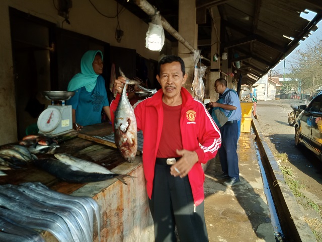 Kuliner Ikan Bakar di Pantai Jayanti