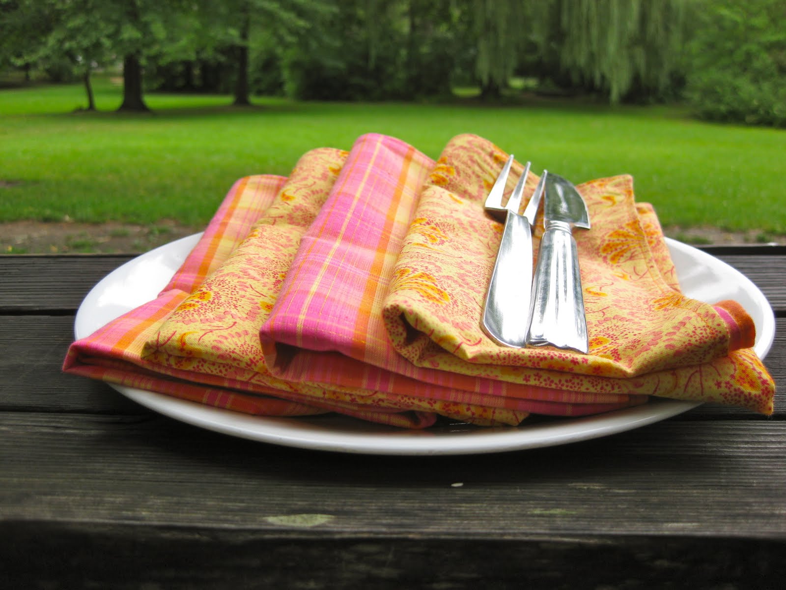 color napkins pink orange