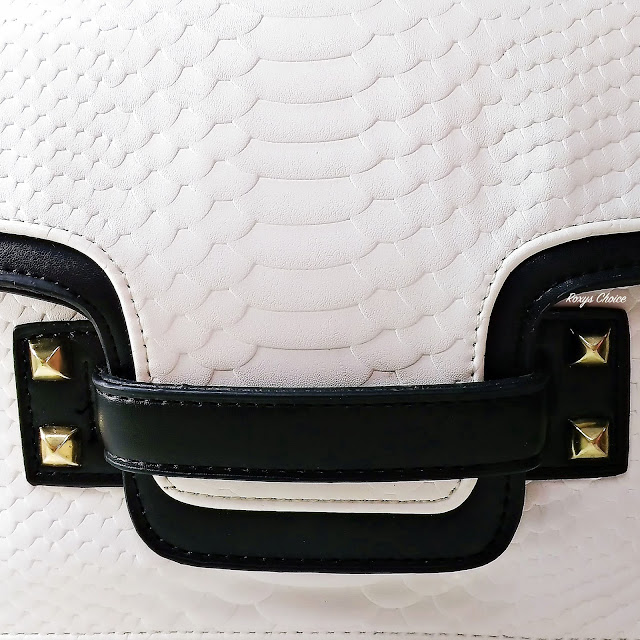 Белая сумочка из эко-кожи фото