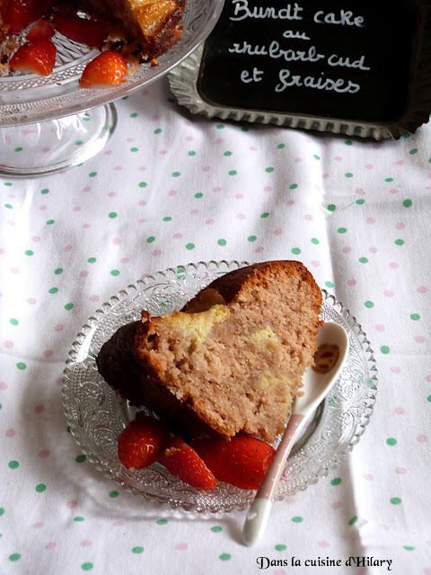 Bundt cake au rhubarb curd et à la fraise