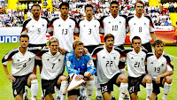 SELECCIÓN DE ALEMANIA - Temporada 2003-04 - Nowotny, Ballack, Friedrich, Kuranyi y Hamann; Wörns, Schweinsteiger, Kahn, Frings, Lahm y Schneider - ALEMANIA 1 (Michael Ballack) REPÚBLICA CHECA 2 (Heinz y Baros) - 23/06/2004 - Eurocopa de Portugal 2004, fase de grupos - Lisboa, Portugal, estadio José Alvalade