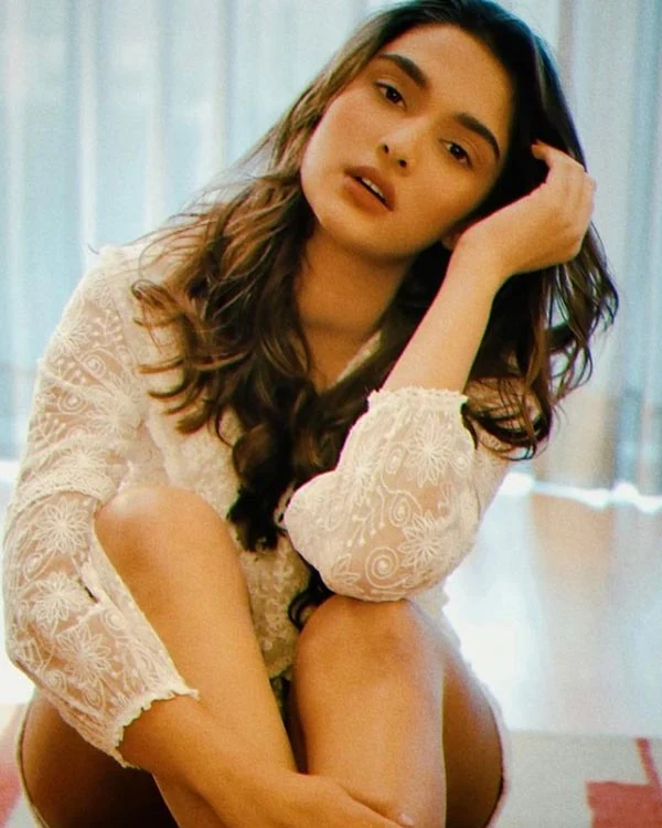 Saiee Manjrekar hot actress
