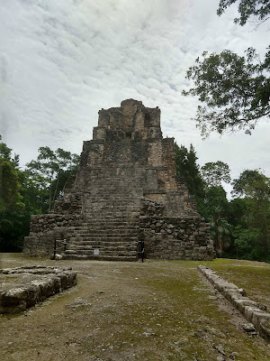 Castillo de la zona arqueológica de Muyil en la Reserva de la Biosfera de Sian Ka’an, Quintana Roo. El sitio se encontraba ocupado a la llegada de los españoles en el siglo XVI. Fotografía de julio del 2018.