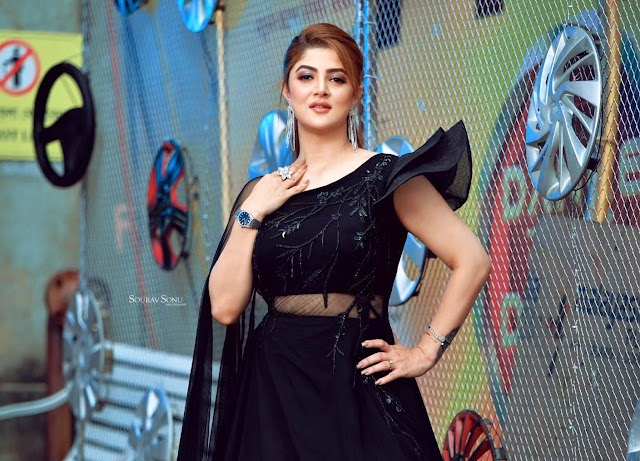 Srabanti Chatterjee shares some glam and stunning photos; See the pictures
