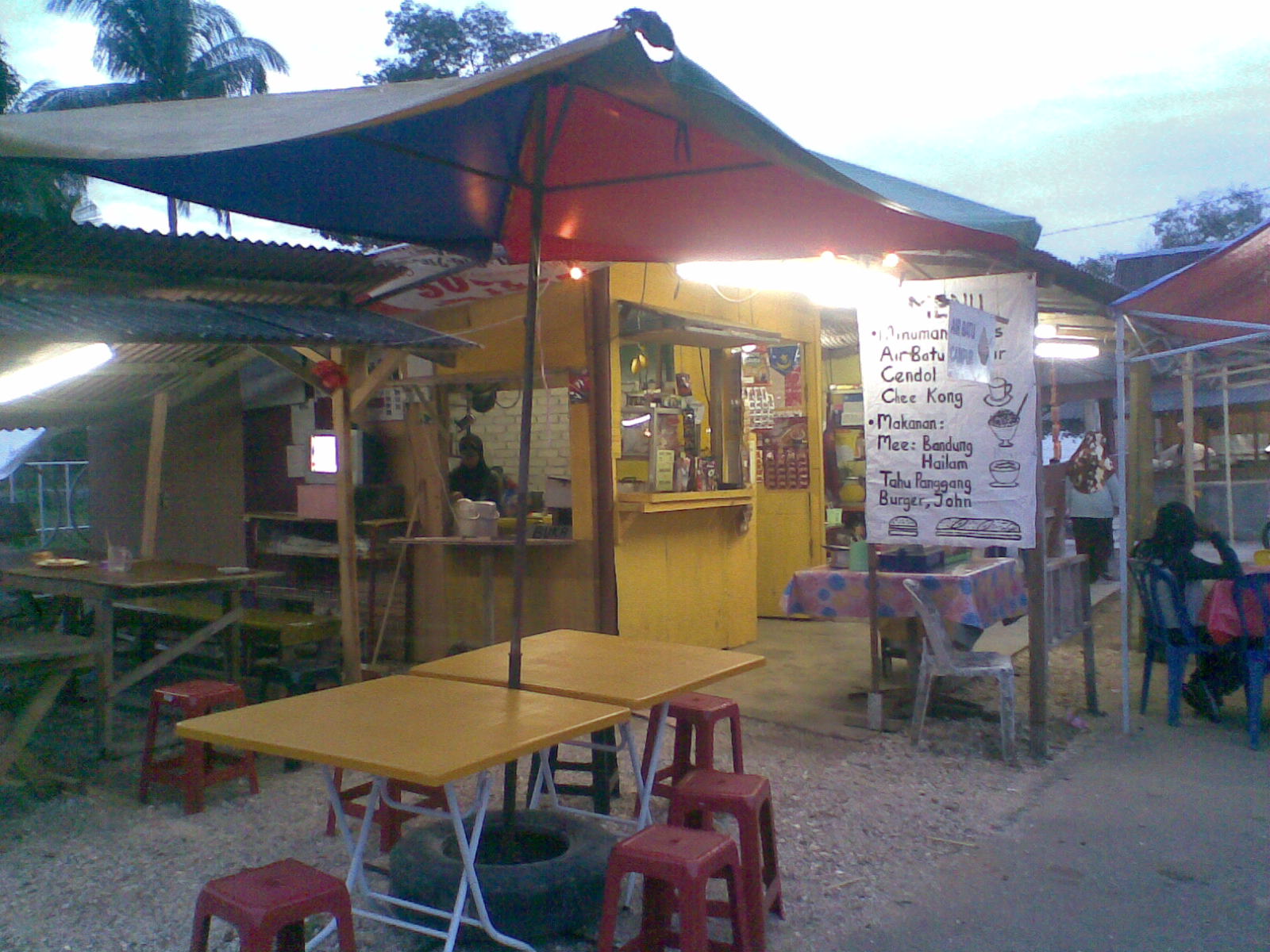 JOM SANTAI DI PANTAI NELAYAN: BOLEH MAKAN DAN MINUM