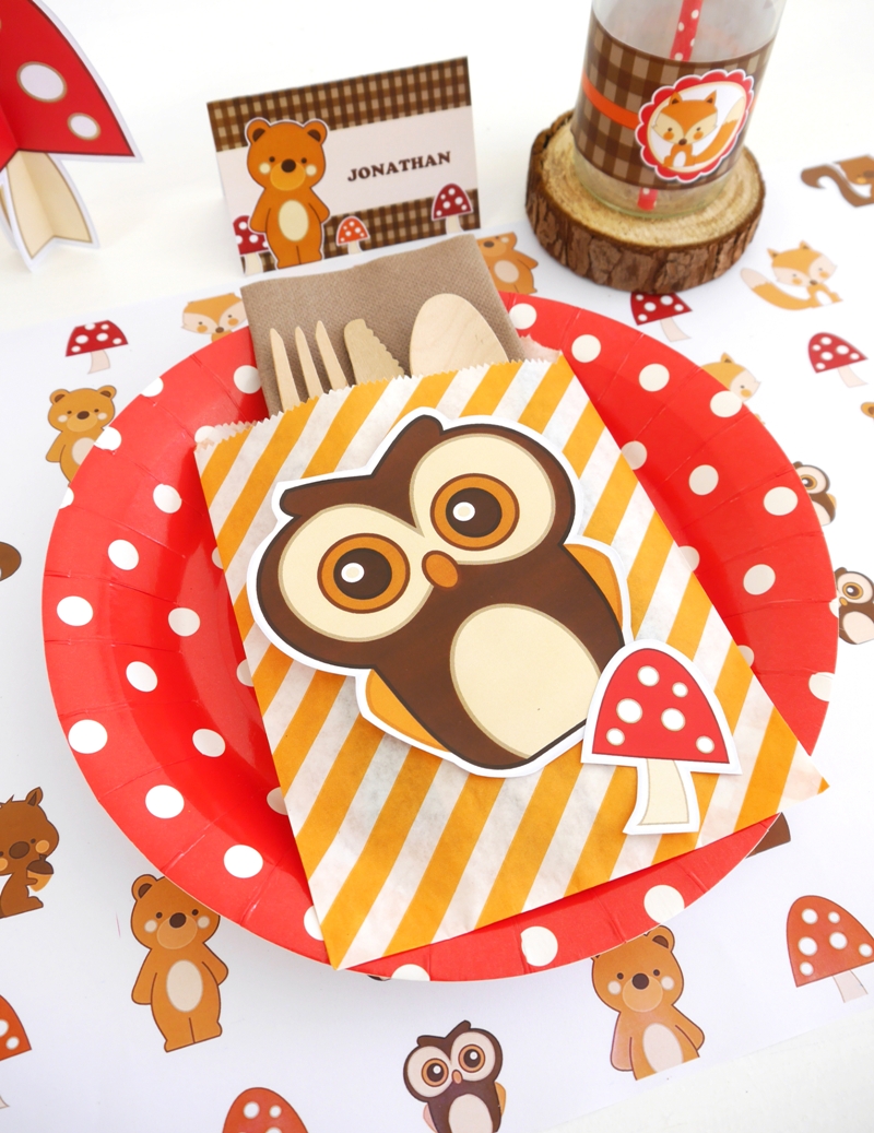 Woodland Owl Birthday Party Kids Table Ideas | BirdsParty.com 