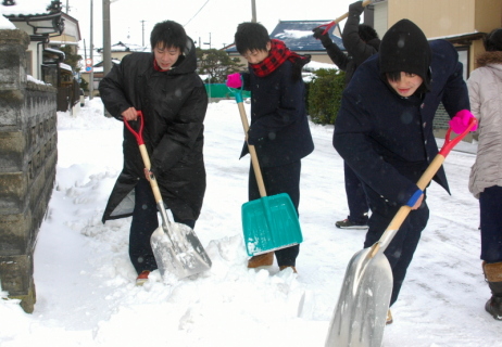 除雪作業 天真学園高校生徒有志