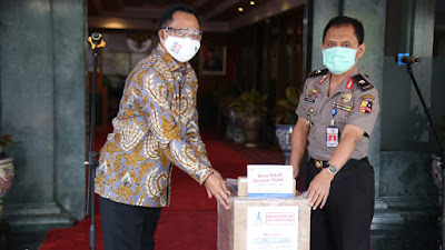 Mendagri Salurkan Bantuan Dari Temasek dan Humanity Matters Singapura