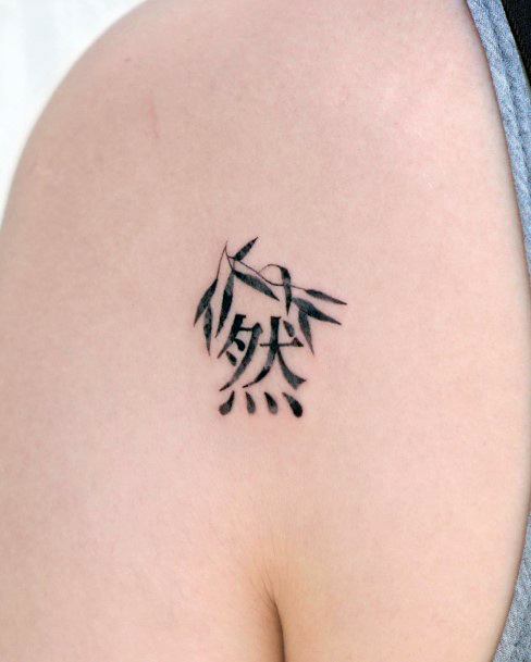 80 tatuagens de folhas para as mulheres que amam a natureza