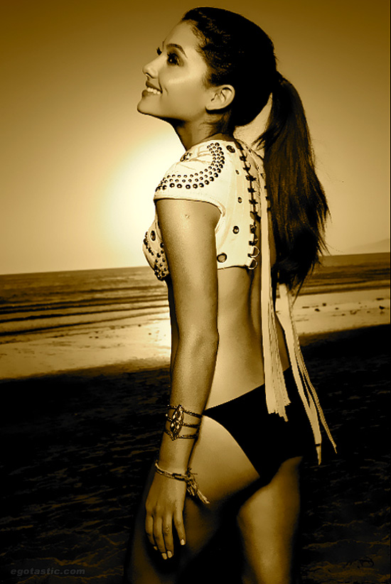 Ariana Grande Hot