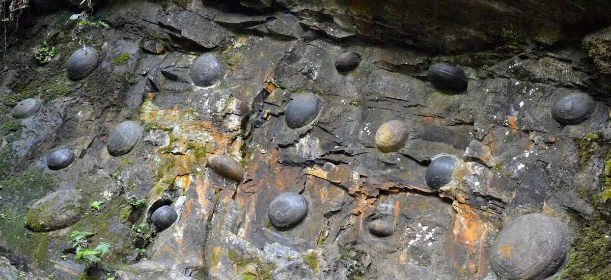 China’s Mysterious Egg-Laying Mountain That Spews Out Stone Eggs