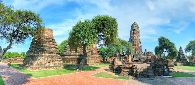 I feel this was a mistake. We should have probably hired a tuk-tuk to the temple and back, but this realization came to us only once we were half way and there was no tuktuk to be found anywhere.