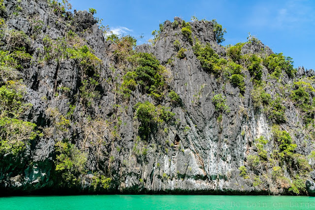 Small-Lagoon-Miniloc-Archipel-de-Bacuit-Palawan-Philippines