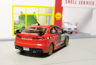 Tarmac Works - Advan Mitsubishi Lancer Evolution johnny lightning