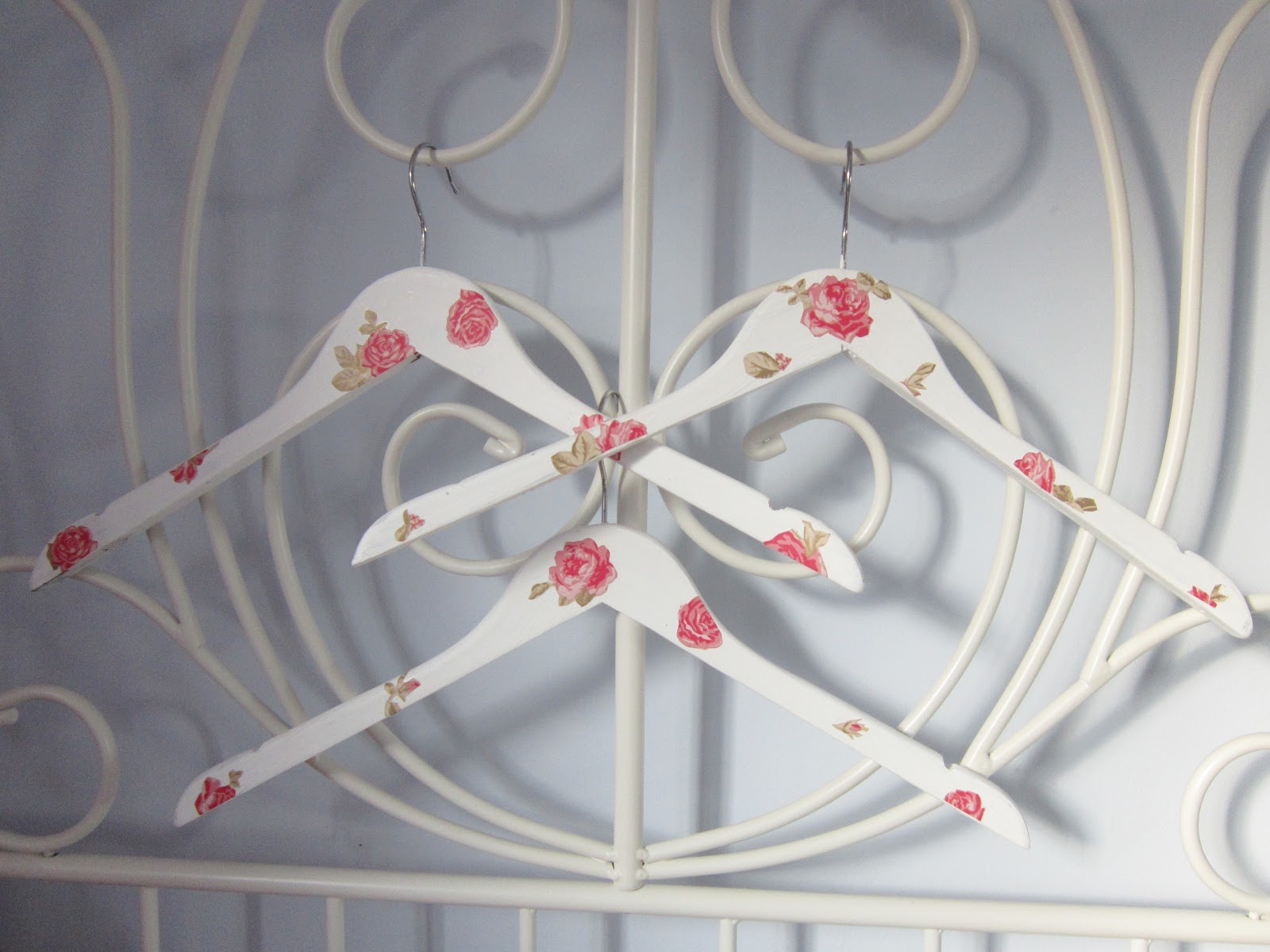 ... Lifestyle Blog: DIY Tutorial: Pretty Vintage Style Clothes Hangers