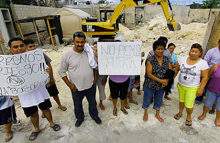 Se oponen en la R-227 de Cancún a construcción de gasolinera; es un peligro, advierten