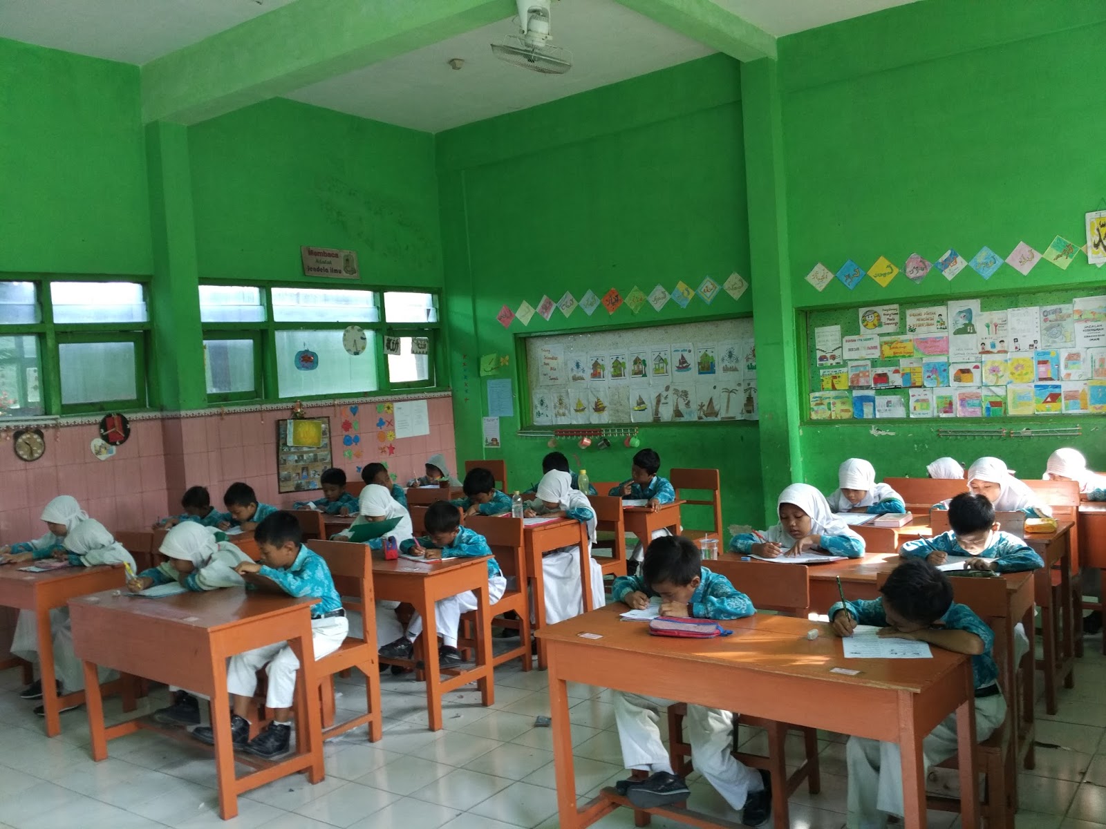 Rangkaian ujian bagi peserta didik kelas 6 enam MIN Kedamean telah berakhir kemarin Kini tiba waktunya bagi peserta didik kelas 1 s d 5 menghadapi