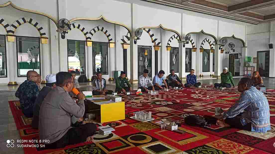 Rapat koordinasi yang digelar PHBI Kabupaten Sekadau di Masjid Besar Al-Falah