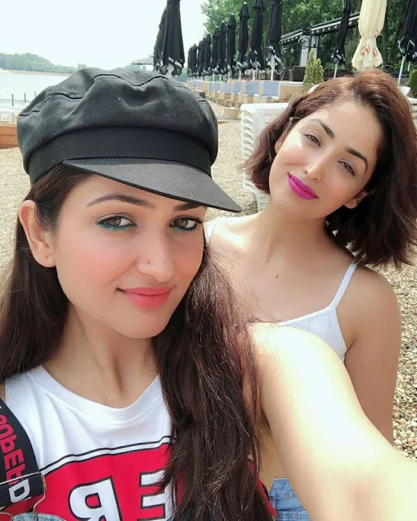 yami surilie gautam bollywood sisters selfie