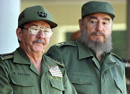 [fidel_raul_castro.jpg]