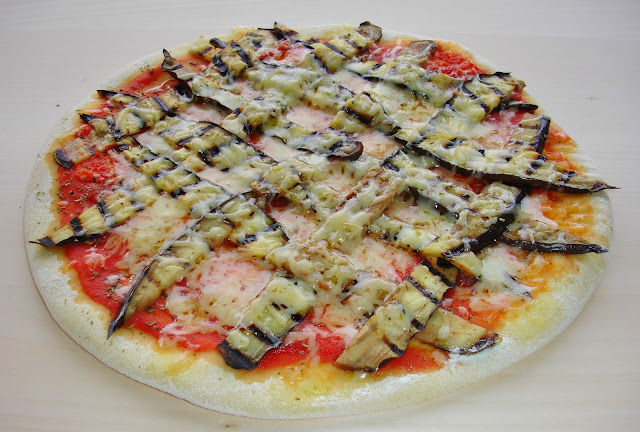 http://lechefmtl.blogspot.com/2014/08/pizza-laubergine.html