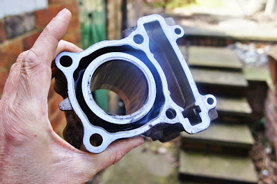 Yamaha YZF R125 top end barrel cylinder piston removal