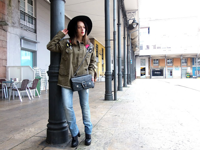 fashion, moda, look, outfit, blog, blogger, walking, penny, lane, streetstyle, style, estilo, trendy, rock, boho, chic, cool, casual, ropa, cloth, garment, inspiration, fashionblogger, art, photo, photograph, Avilés, oviedo, gijón, asturias, jeans, abrigo, chaqueton, sombrero, hat, jeans, vaqueros, sudadera, sweatshirt, raya, stripes,