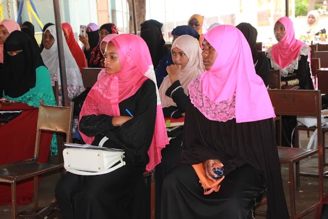 PINK HIJAB INITIATIVE TRUST YASAIDIA WANAFUNZI 1000 MAHITAJI YA SHULE.