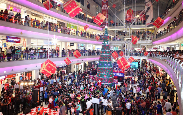  40 feet wide Christmas cake prepared with customers at KORUM 