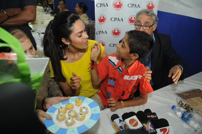 mallika sherawat visits cancer patients aid ociation. hot images