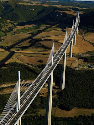 Viadotto di Millau  il ponte più alto del mondo by Norman Foster