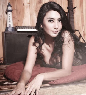 foto seksi tyas mirasih di majalah male