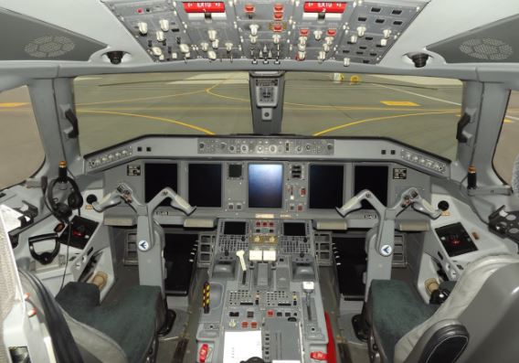 Embraer E170 Cockpit
