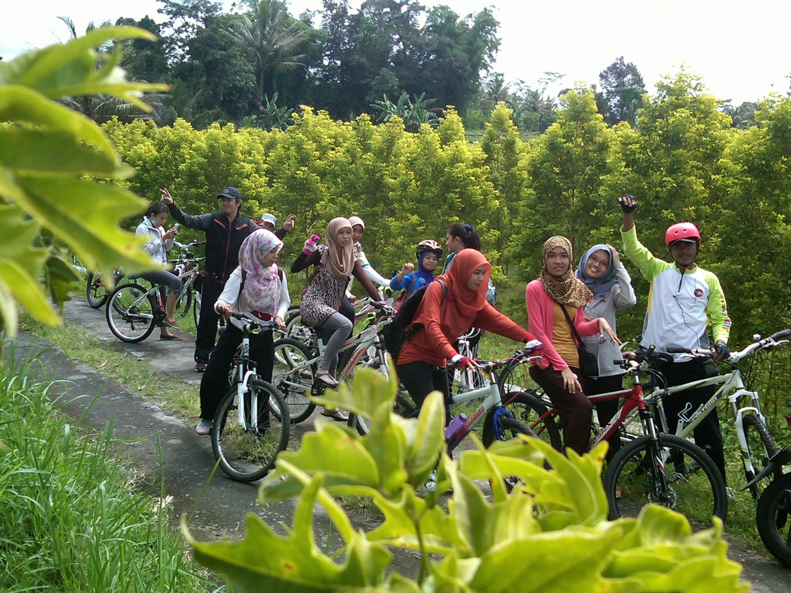  Komunitas Sepeda  RS Happy Land Jogja Melakukan Kegiatan 