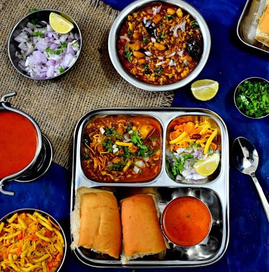 Misal Pav Recipe in Hindi