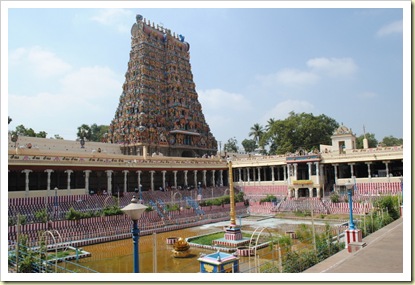 golden lotus pond_meenakshi_temple_madurai